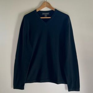 BANANA REPUBLIC large v- neck pullover shirt sweater black